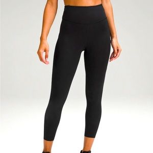 Lululemon Feast n Free high rise crop W/ pockets size 4